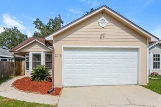 Building Photo - 2015 Cardiff Ln