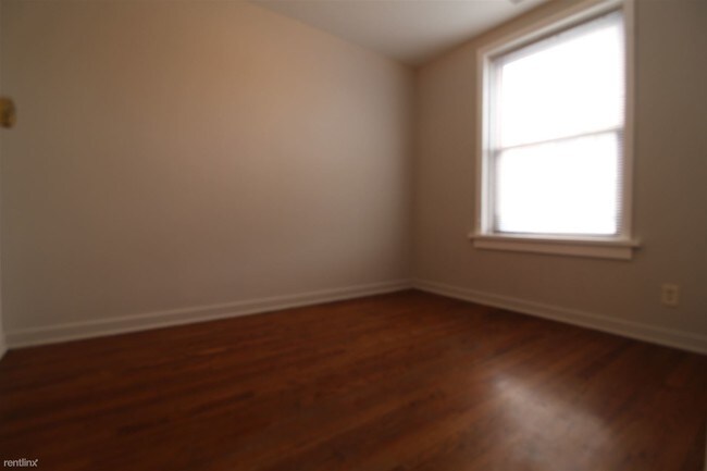 Building Photo - 2 br, 1 bath  - 3472 N Clark St 2F