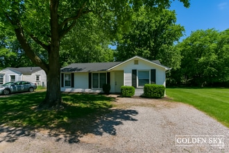 Building Photo - 1609 S Oakdale Dr
