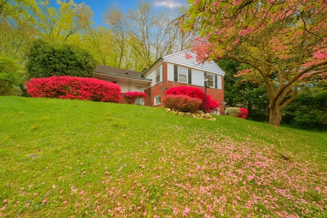 Photo - 4902 Elsmere Ave House