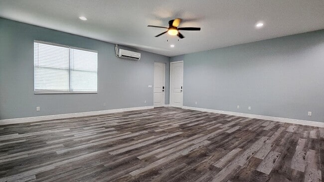 Foto del edificio - 2126 Madden Ave