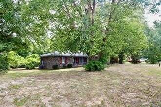 Building Photo - 806 Club Ln