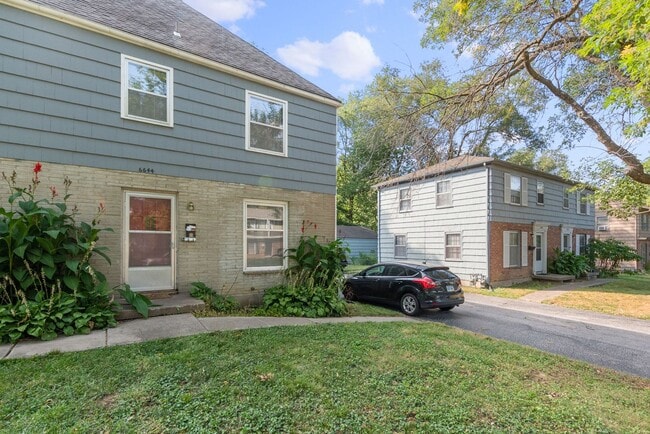 Building Photo - Updated 3 Bedroom Duplex – Prime Location ...