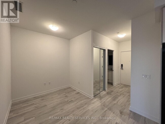 Building Photo - 4655 Metcalfe Ave