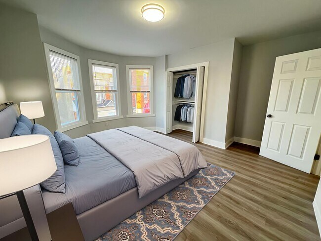 Foto del edificio - Renovated 3bd/1bth House with Rear yard!! SECTION 8 ONLY!!