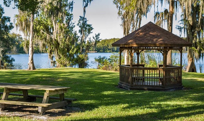 Lake Ellen Gazebo - Countrywood