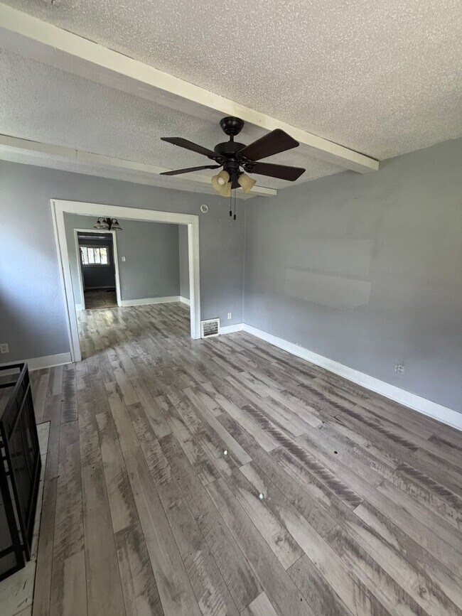 Foto del edificio - 2 bed 1 bath bungalow