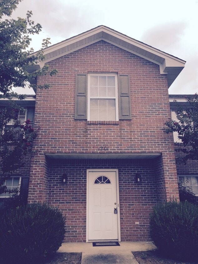 Primary Photo - Donahue Crossing Condominium! Neighborhood...
