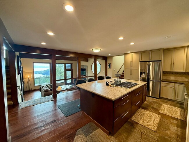 Building Photo - Stunning Lakeviews Throughout