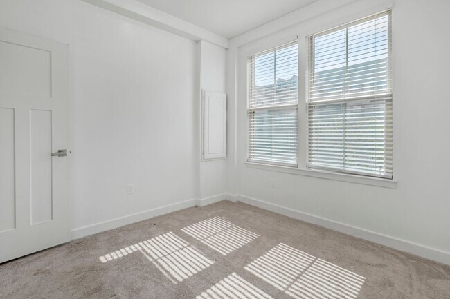 Foto del edificio - Spacious 3 BR/3.5 BA Townhome in Brooklyn ...