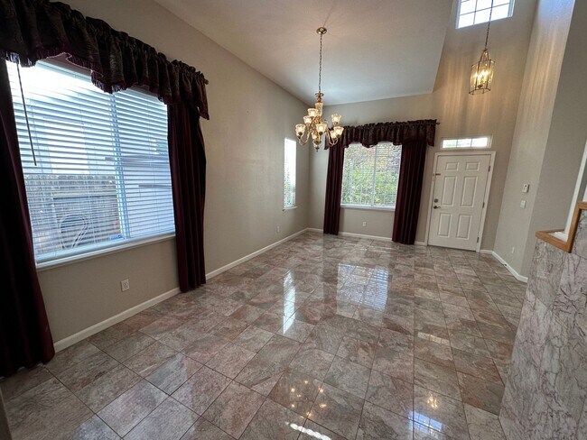 Foto del edificio - Beautiful 4 Bedroom 3 Full Bath Tracy Home
