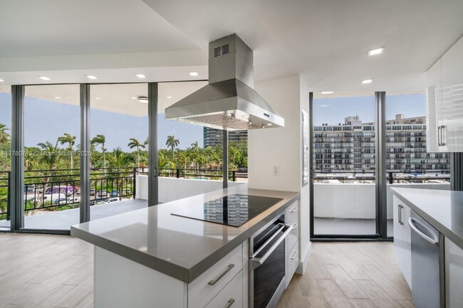 Foto del edificio - 720 NE 69th St