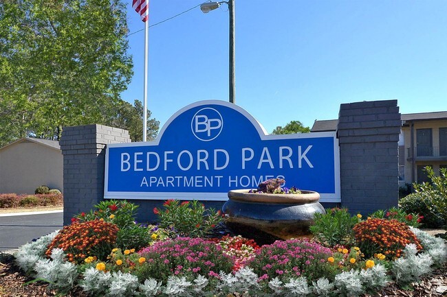 Entrada - Bedford Park Apartments