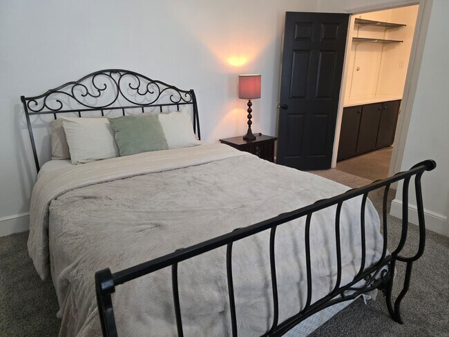 Foto del edificio - 224 Finley Ave