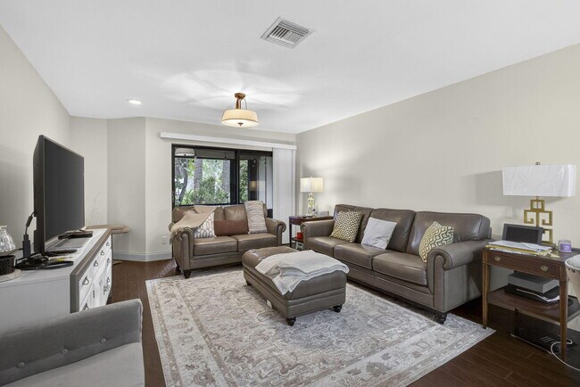 Building Photo - 500 Crosswinds Dr
