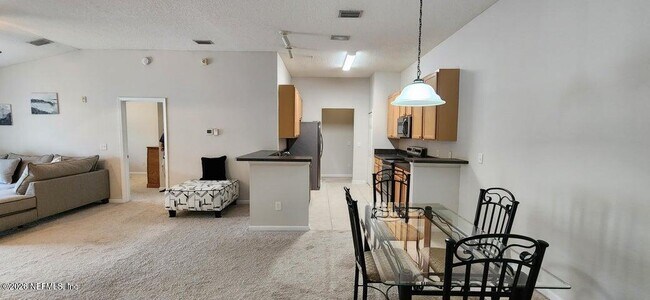 Foto del edificio - 7036 Deer Lodge Cir