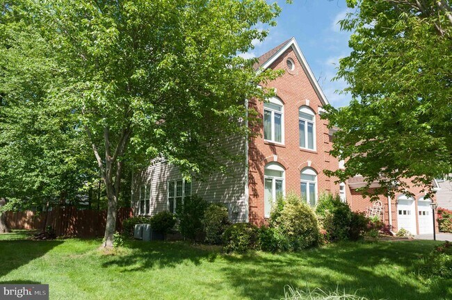 Foto del edificio - 4715 Rippling Pond Dr