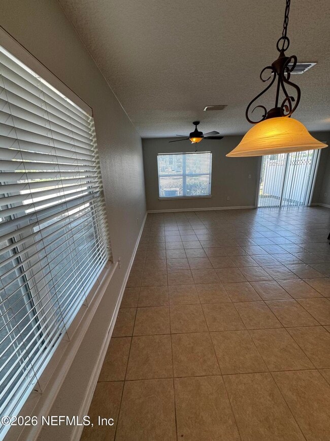 Building Photo - 1052 N Black Cherry Dr