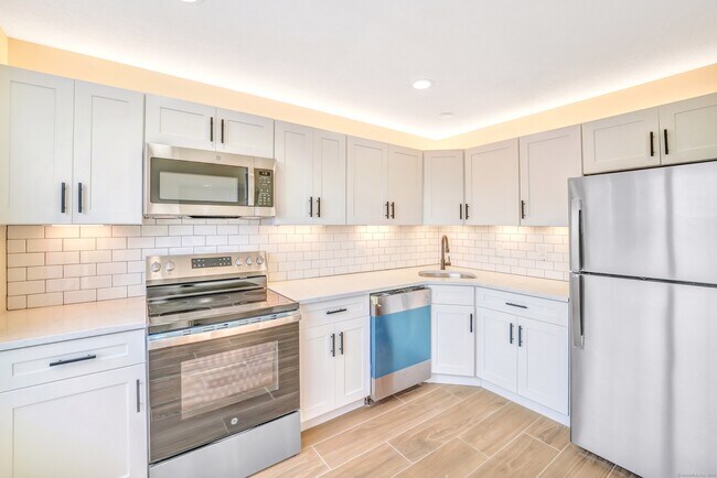 Foto del edificio - 1744 Thomaston Ave