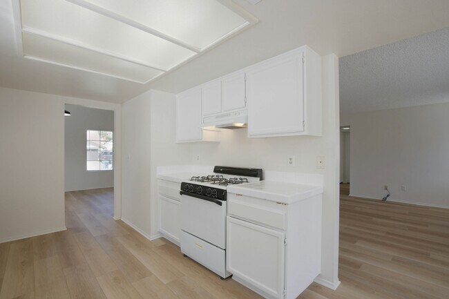 Foto del edificio - 3539 Cherry Blossom Lane