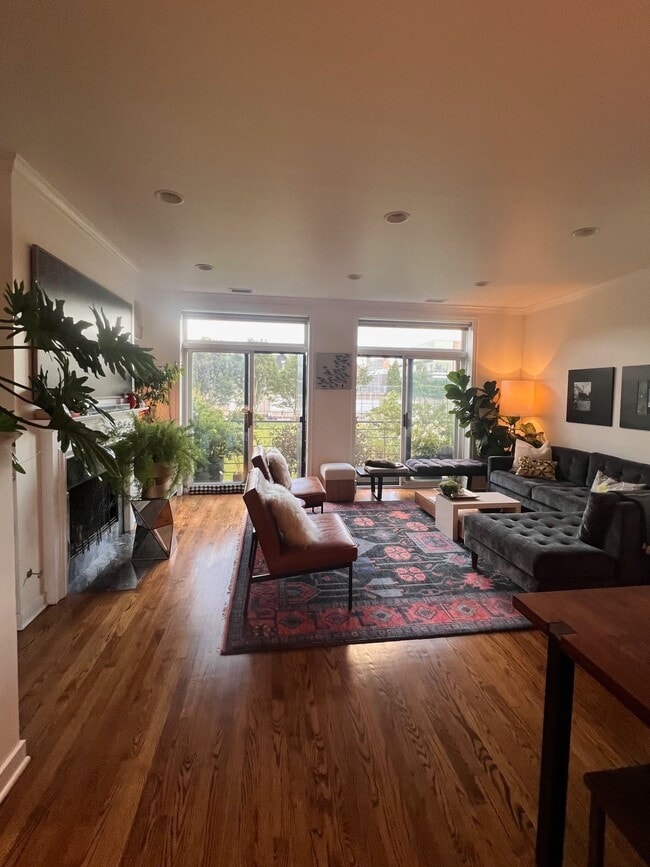Foto del edificio - 1830 N Winchester Ave