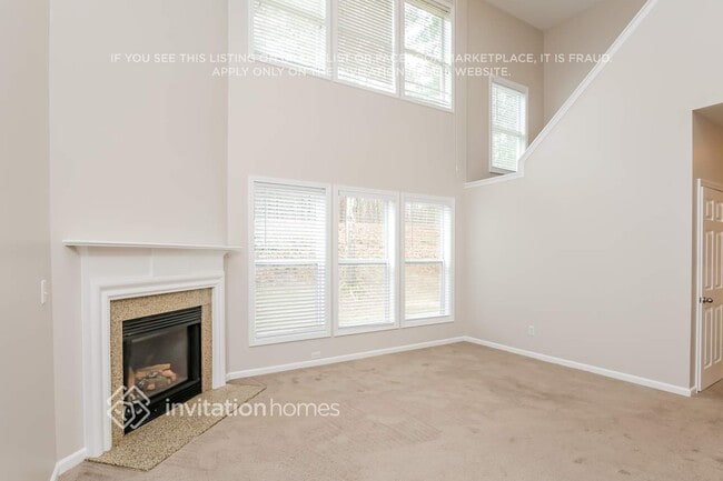 Foto del edificio - 2343 Jasmine Glen Dr