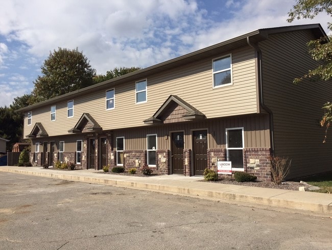 Building Photo - 423 Meadow Dr