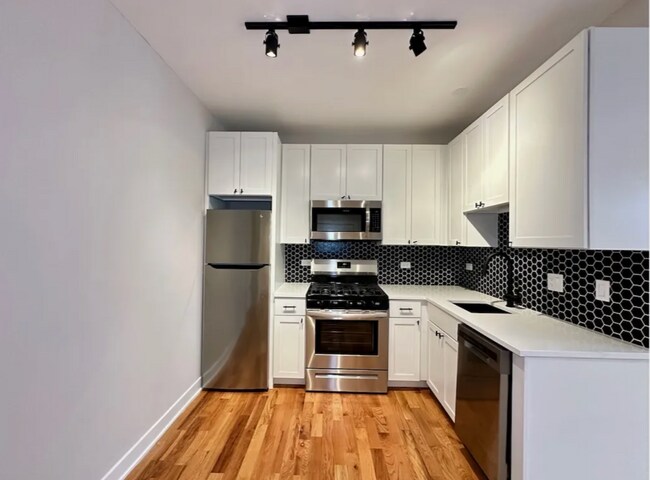 Foto del edificio - 655 W Wrightwood Ave