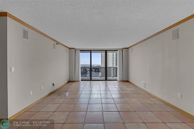 Building Photo - 20505 E Country Club Dr