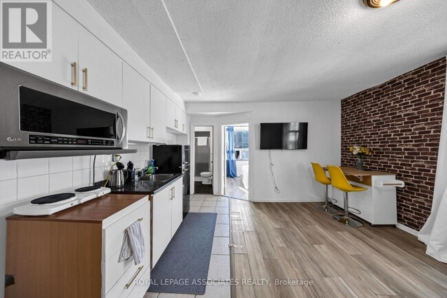 Photo du bâtiment - 1532 Dundas St W