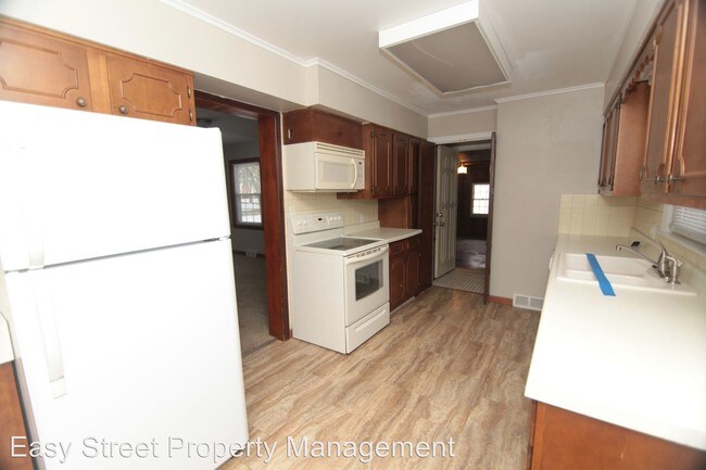 Building Photo - 3 br, 1.5 bath House - 26 Woodley Rd.
