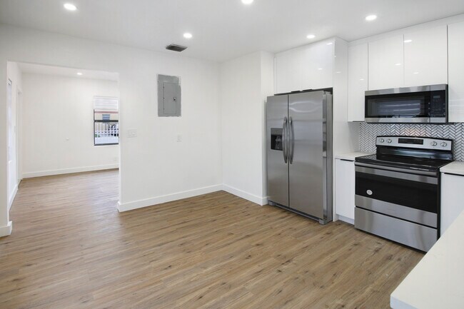 Foto del edificio - 800 NW 101st St