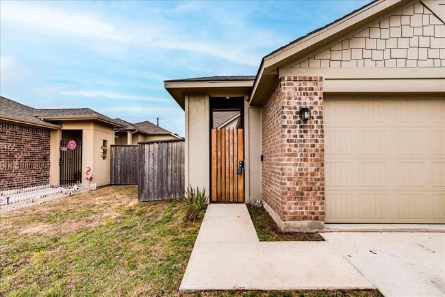 Building Photo - 235 Witchhazel Way
