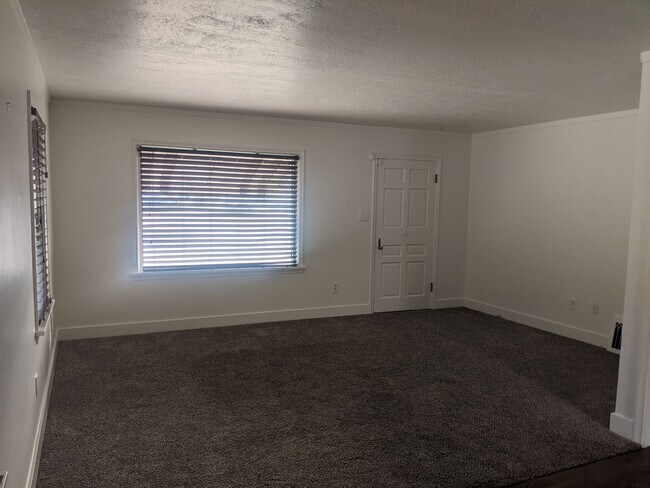 Foto del edificio - 2 Weeks Rent Free – Spacious 3 Bed / 2 Bath Ogden Home with Finished Basement