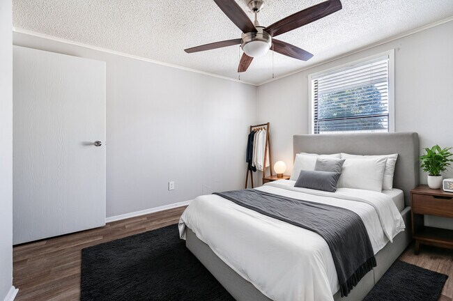 Canyon & Knox Landing - Knoxville, TN - Dormitorio - Canyon & Knox Landing