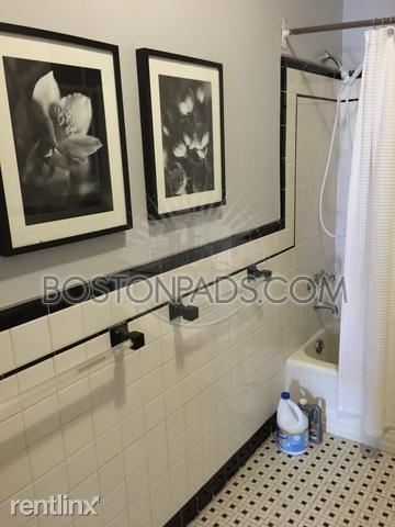 Building Photo - 401 Beacon St