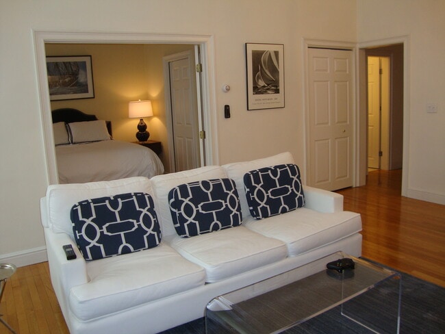 Building Photo - 271 Beacon St