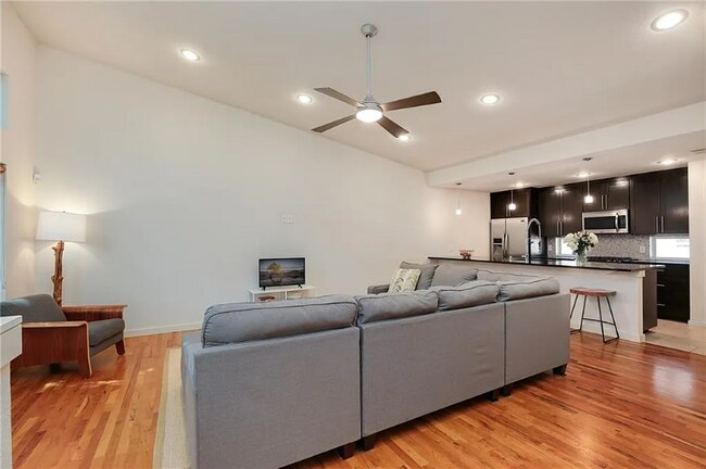 Foto del edificio - 5841 Oram St