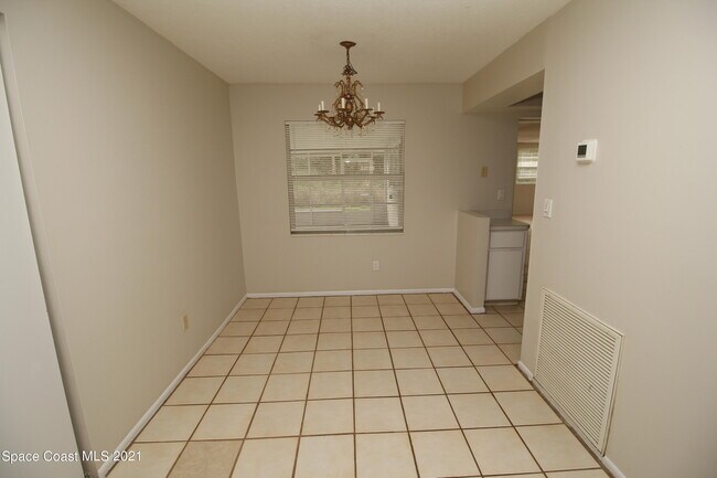 Foto del edificio - 581 Sylvia Rd