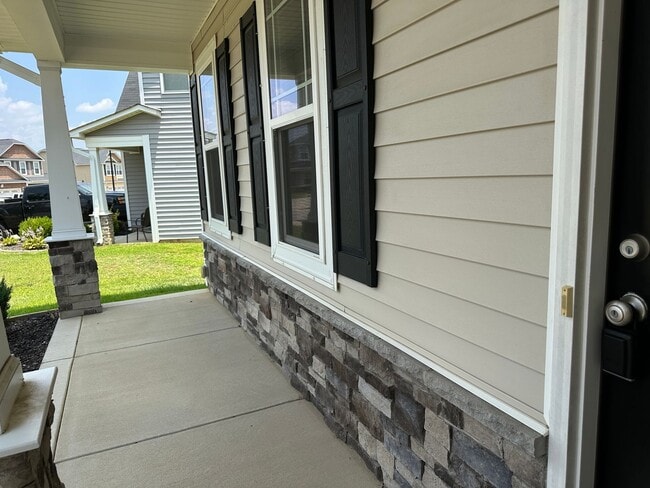 Building Photo - Spectacular 4 Bedroom, 2.5 Bath Home in Grays Creek!