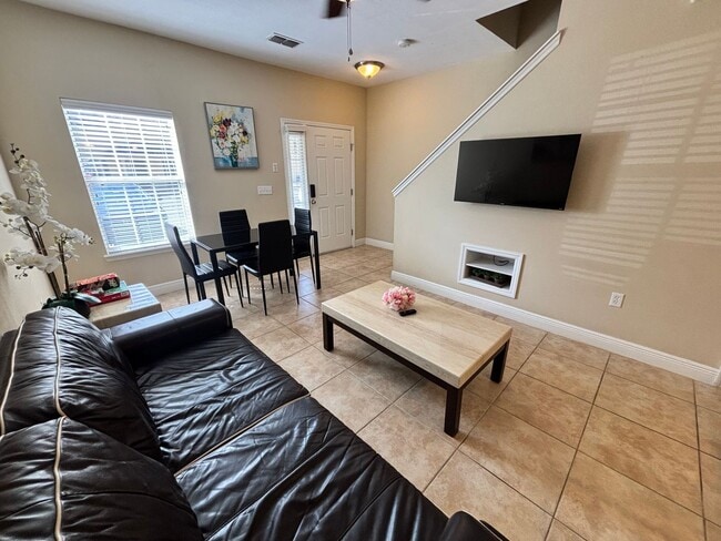 Building Photo - Fully Furnished 3-Bedroom/3-Bath Townhome