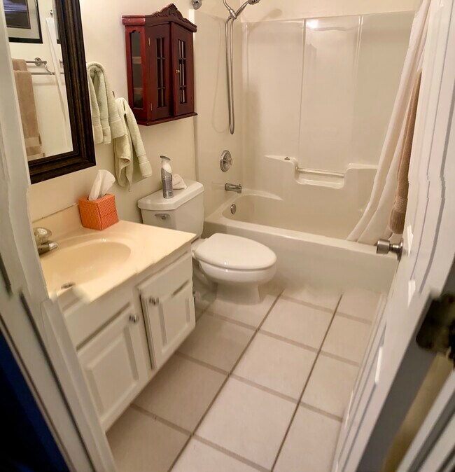 Foto del edificio - 6527 White Pine Ln