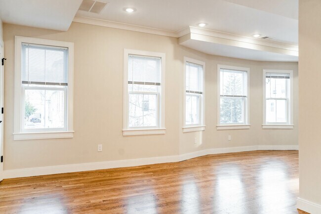 Building Photo - 11 Falkland St