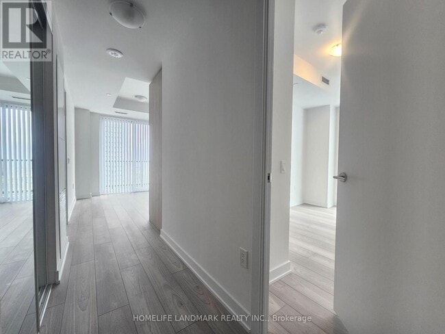 Building Photo - 5858 Yonge St
