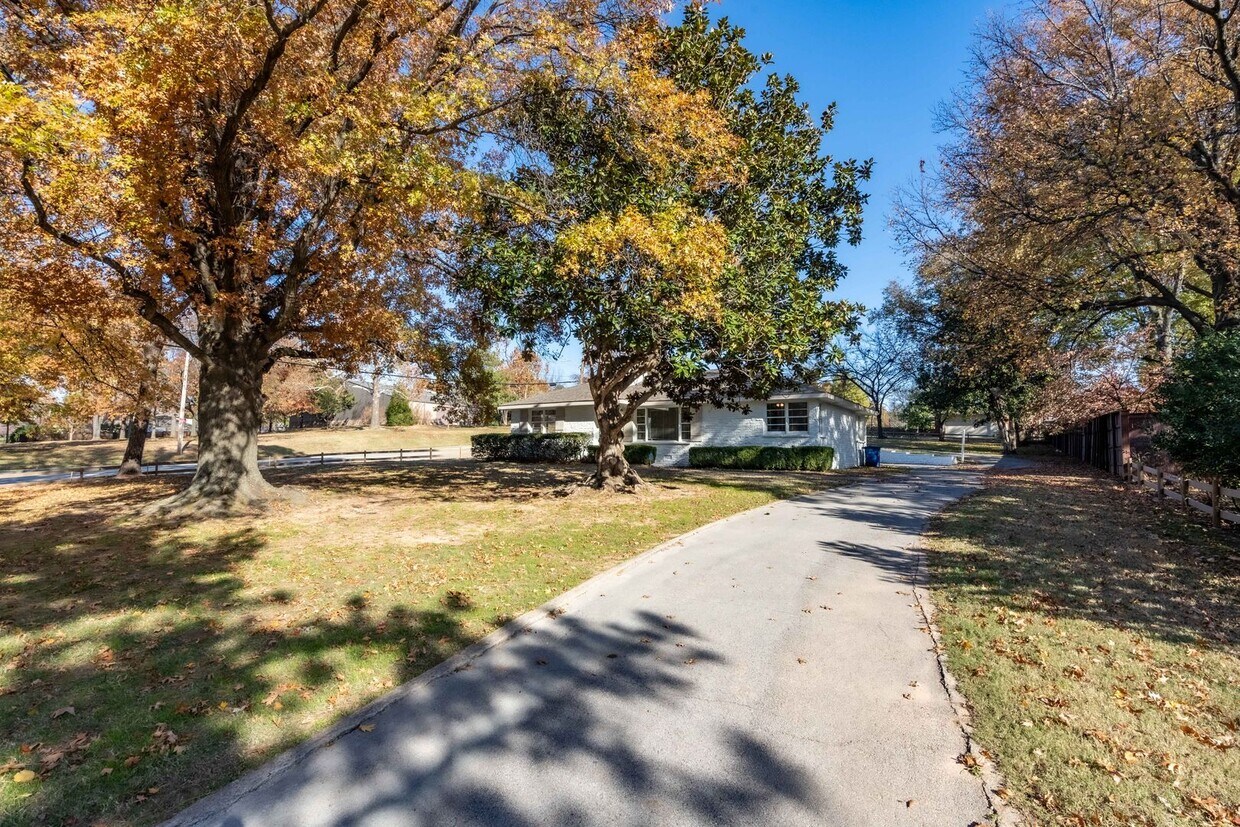 Primary Photo - Newly remodeled! 3 bed/2bath!