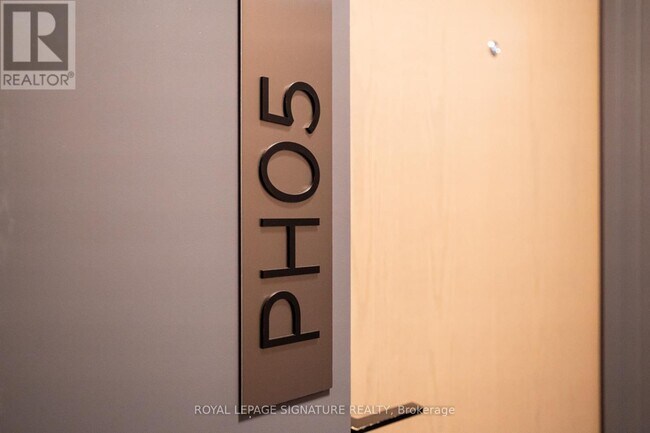 Building Photo - 225 Village Green Square