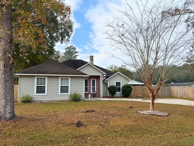 Foto del edificio - 4/2 with a LARGE fenced in yard!