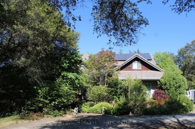 Foto del edificio - 677 Hoppe Ln
