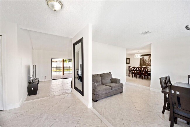 Foto del edificio - 1326 Pine Valley Dr