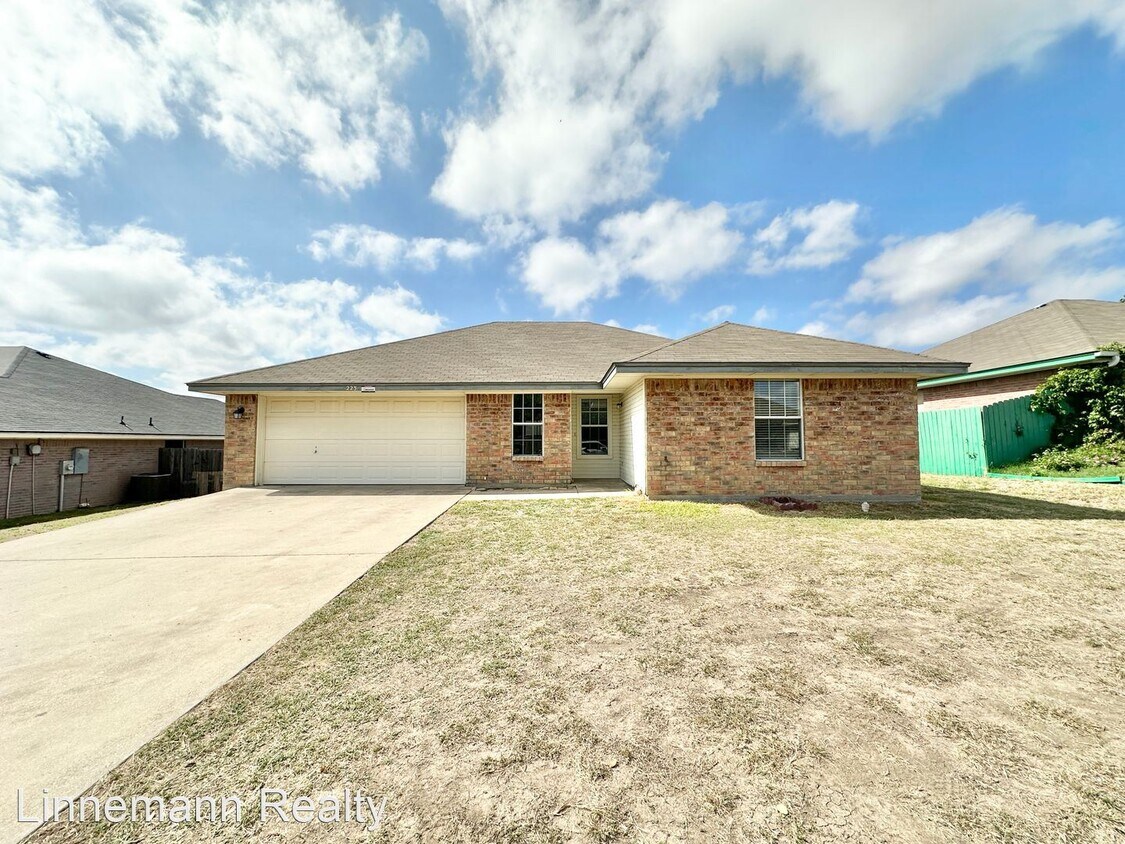 Foto principal - 3 br, 2 bath House - 223 Timber Ridge
